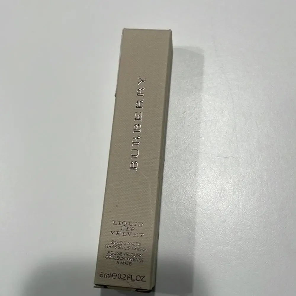 Burberry Liquid Lip Velvet Military Red